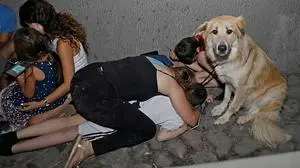 Schrillen die Sirenen heißt es schnell einen Bunker oder ein Treppenhaus aufzusuchen 