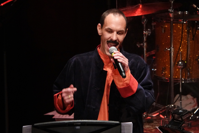 Wolfgang Sang begeisterte als stimmgewaltiger Sänger.
