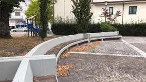 Diese Bank wurde frisch gestrichen, leider fehlte eine Tafel zur Warnung