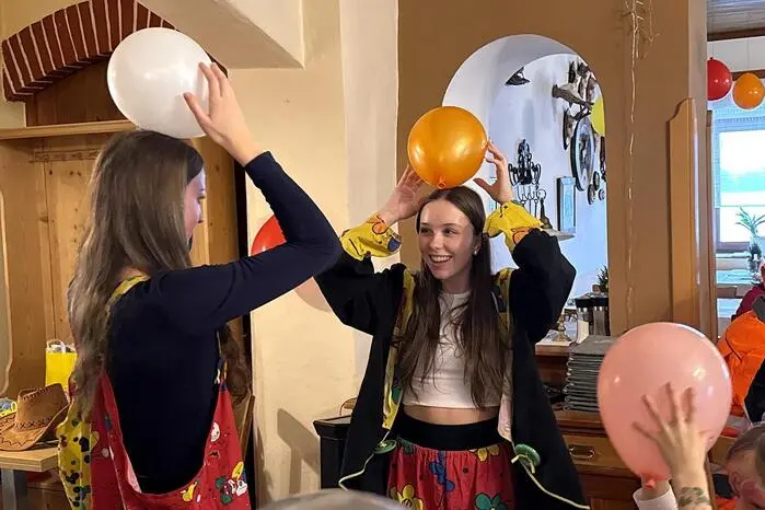 Pippi tanzte mit Grisu und Biene Maja schwirrte frechen Cowboys um die Ohren. Viel Spiel und Spaß herrschte auch heuer wieder beim alljährlichen Kindermaskenball im Dorfgasthaus Seiler-Ziegler in Leitersdorf.