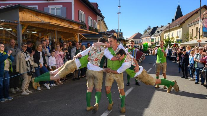 Tanz und Musik kamen beim 56. Gamlitzer Weinlesefest nicht zu kurz, nachzusehen am 13. Oktober auf ORF 2