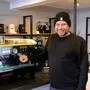 Thomas Weiskopf in seinem Shop | Der Virger Thomas Weiskopf hat sich mit „Tom´s Espresso Shop“ selbstständig gemacht