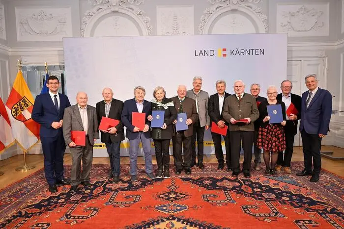 Franz Kuschej (vierter von links) bei der Verleihung des Sportverdienstzeichens