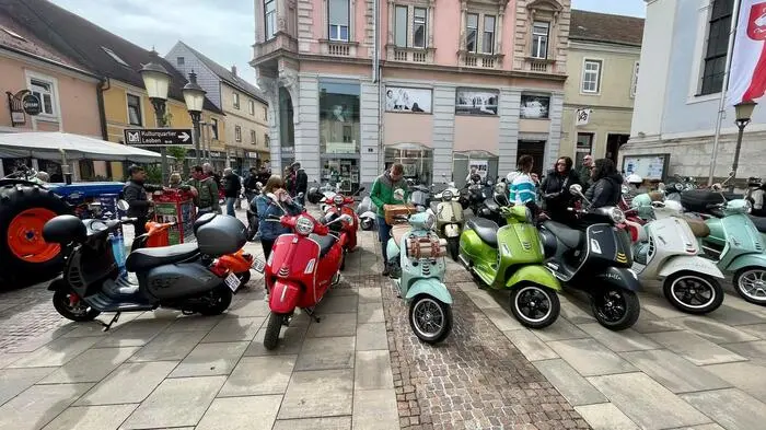 „Vespa trifft Traktor“ hieß es am Sonntagnachmittag des vergangenen Wochenende am Leobener Hauptplatz