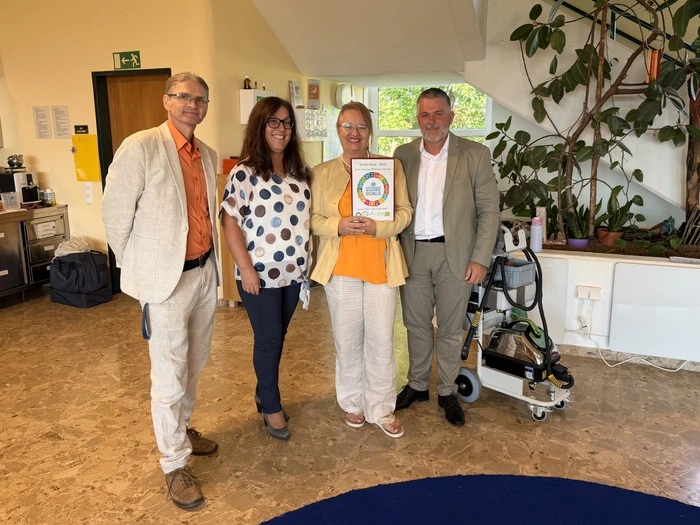 Albin Ramšak (Vizepräsident), Jovita Trummer (Schulqualitätsmanagerin der Bildungsdirektion), Maria Ramšak (Schulleiterin), Wolfgang Tischler (Vizebürgermeister von Eberndorf)