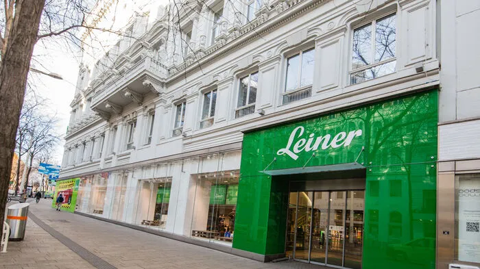 Das Ende für das Möbelhaus "Leiner" auf der Wiener Mariahilfer Straße rückt immer näher: Die Signa-Gruppe will dort ein Kaufhaus nach Vorbild des Berliner "KaDeWe" errichten, im März sollen die Bagger auffahren.