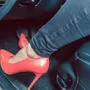 Nicht immer sicher: Mit High Heels am Steuer