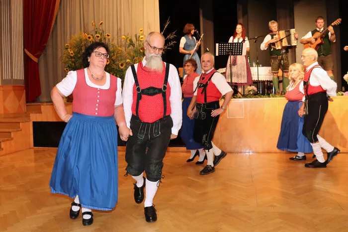 Nach den Ansprachen fand im Anschluss des Festprogrammes ein offenes Volkstanzen mit der Tanzgruppe der Koanachtola z' Voitsberg und den Besuchern statt. 