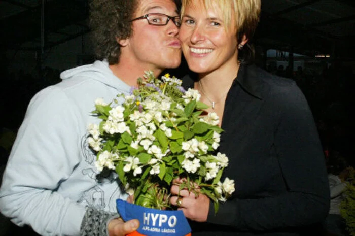Abschied von Sabine Egger im Jahr 2005. Am Foto mit Petzenbär Rainer Schönfelder