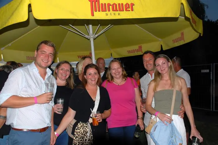 Tausende Besucher, darunter auch Sinabelkirchens Bürgermeister Emanuel Pfeifer, wollten sich das Konzertereignis unter freiem Himmel, organisiert von Mario Maier von MGP-Events, trotz wechselhaftem Wetter nicht entgehen lassen. 