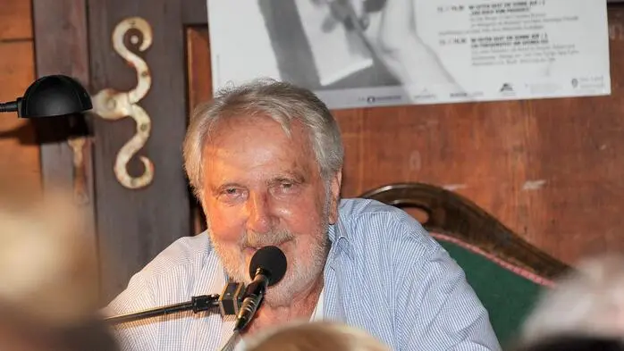 Franz Robert Wagner, Kammerschauspieler und bekannte Stimme aus Funk, Fernsehen und Medien, las im Gabillonhaus am Grundlsee 