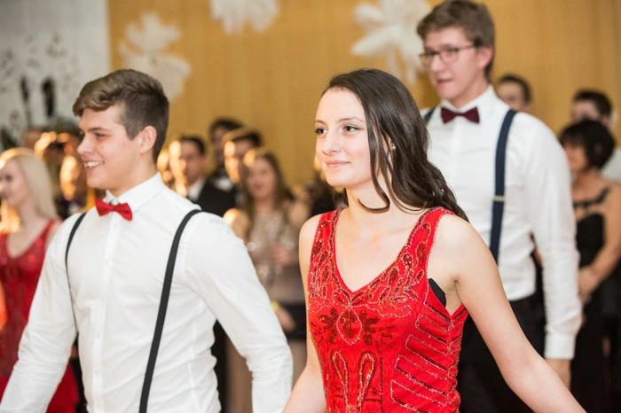 Nach der Polonaise wurde der Ball mit einem "Alles Walzer" von Direktor Peter Reischl eröffnet.