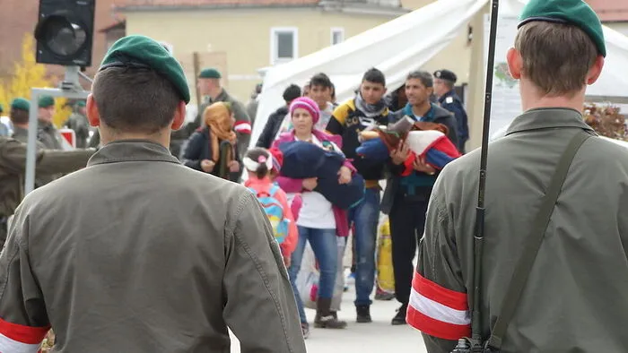 Die Polizei und das Bundesheer sorgen an der steirisch-slowenischen Grenze derzeit für ein reibungsloses Fließen des Flüchtlingsstroms.