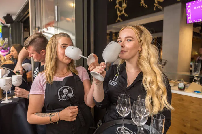Unter dem Namen "Rosamunde" – benannt nach dem Zebrahirsch-Maskottchen der Eismacherei – entstand eine Genussbar samt Eisboutique und ein Restaurant für Fingerfood und Fine Dining sowie ein Shop und eine Kunstgalerie.