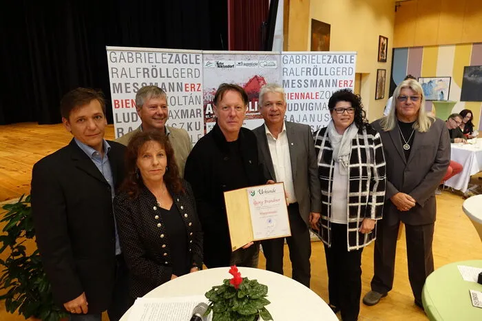 Sie ehrten Georg Brandner mit der Wappennadel seiner Heimatgemeinde für dessen besonderen Verdienste.