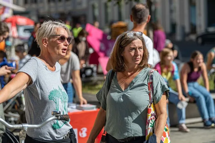 ... um 14 Uhr trafen die beiden Demos wieder zum Abschluss bei der Oper aufeinander.