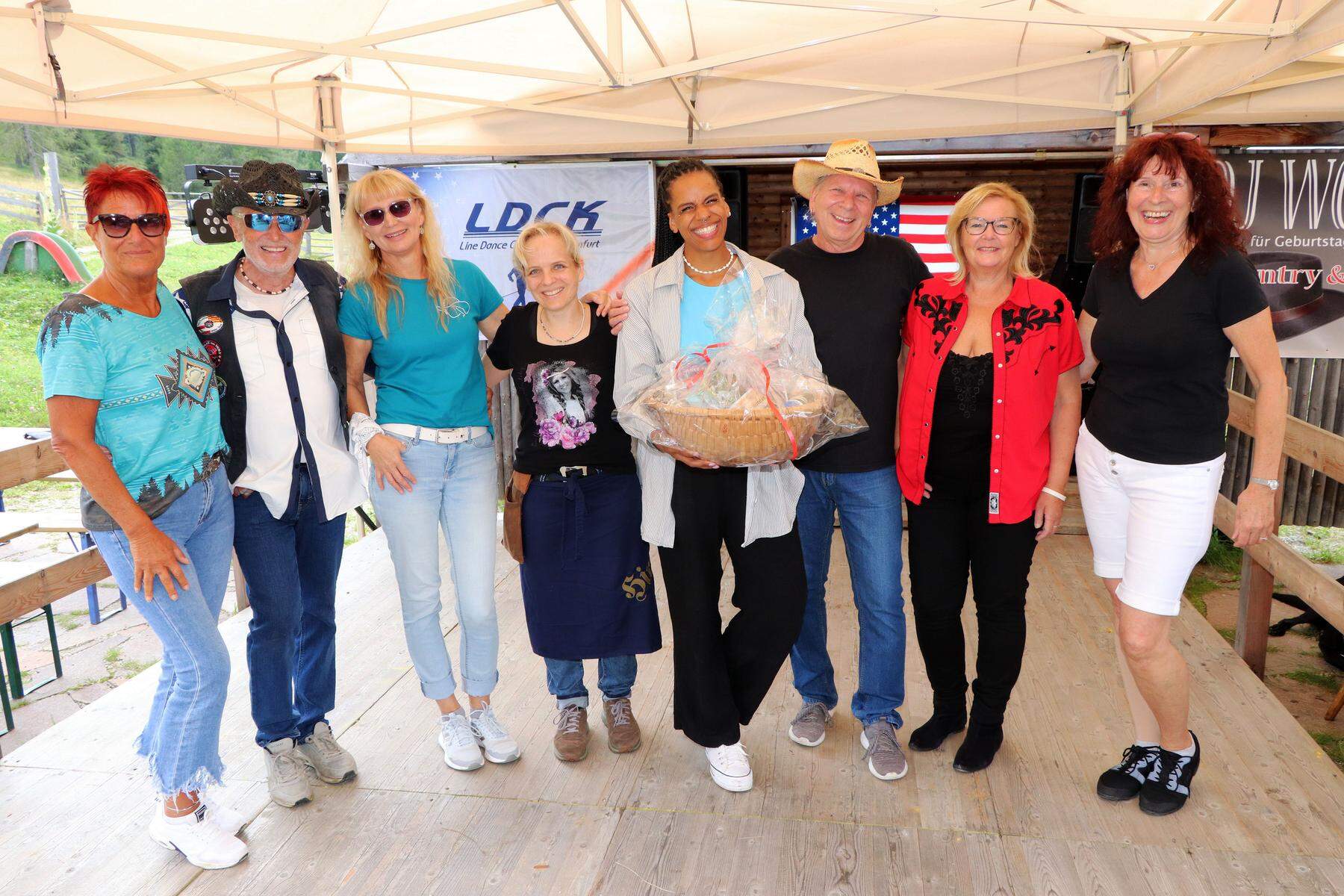 Hochrindl
: Beim 3. Country Westernfest wurde das Linedancebein geschwungen