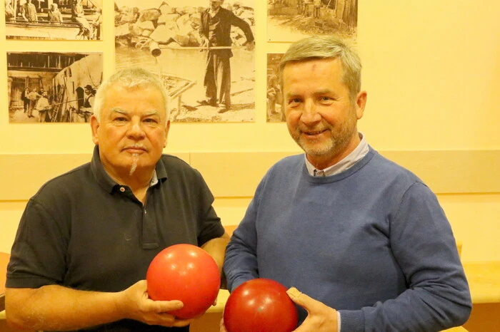 Am Wochenende lud die SPÖ Hüttenberg unter den beiden Cheforganisatoren Vizebürgermeister Albert Pirolt und Gemeindevorstand August Bergmoser (von rechts) zum großen Preiskegeln. 