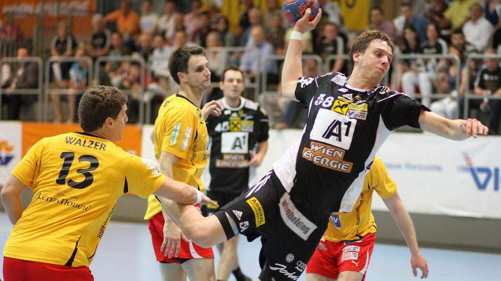 Florian Laggner beim Handball in Aktion