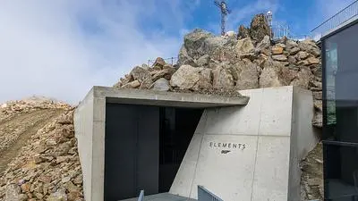 ABD0069_20180711 - SÖLDEN - ÖSTERREICH: Aussenansicht des neuen Gebäudes während der Presseführung "007 Elements - Opening der neuen James Bond Erlebniswelt", am Mittwoch 11. Juli 2018 in Sölden. - FOTO: APA/EXPA/JAKOB GRUBER