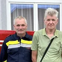 Thomas Prutsch (l.) handelte sofort, als Erwin Schlögl (r.) während Forstarbeiten einen medizinischen Notfall erlitt