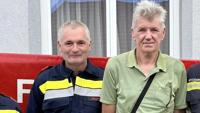 Thomas Prutsch (l.) handelte sofort, als Erwin Schlögl (r.) während Forstarbeiten einen medizinischen Notfall erlitt