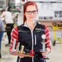 Immer mehr Mädchen gehen in technische Berufe - wie Andrea Dörfler, Oberflächentechnikerin und Pulverbeschichterin  bei der Firma Leeb