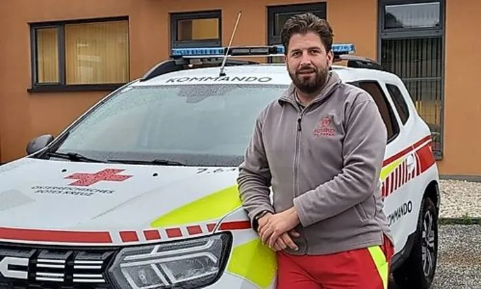 Notarzt Hannes Topar (Bild) rückte mit einem Kollegen in der Nacht nach Slowenien aus, um ein Baby samt Mutter in das Klinikum Klagenfurt zu bringen