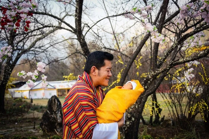 König Jigme Khesar hatte die bürgerliche Jetsun, Tochter eines Piloten, 2011 in einer Märchenhochzeit geheiratet.