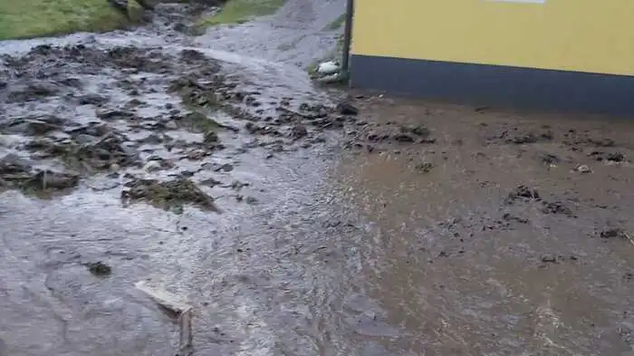 Klicken Sie sich durch die Unwetterfotos!