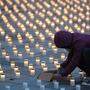 Vor einem Jahr wurden zum Gedenken an die Corona-Toten vor dem Stephansdom Kerzen aufgestellt