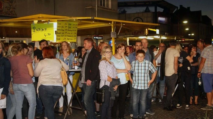 Bei Tropenhitze ging beim Fürstenfelder Brunnenfest am Stadt-Zug-Platz wieder die Party ab.
