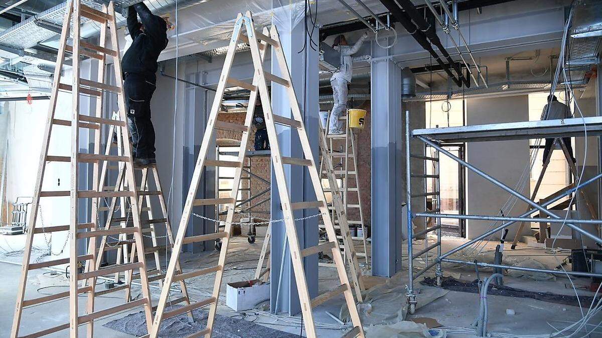 Baustelle im &quot;The Yello&quot;-Gebäude am Klagenfurter Heuplatz. Die Designermöbel sind schon bestellt.