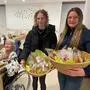 Nach einem Adventkranz erfreuten die Jugendlichen die Senioren jetzt mit Osterhasen aus Germteig