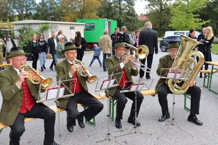 Für die musikalische Umrahmung sorgten die Zirbitz Buam mit Petzi, die Feuerwehr Musi und ein Bläserensemble des Musikverein Ligist-Krottendorf.