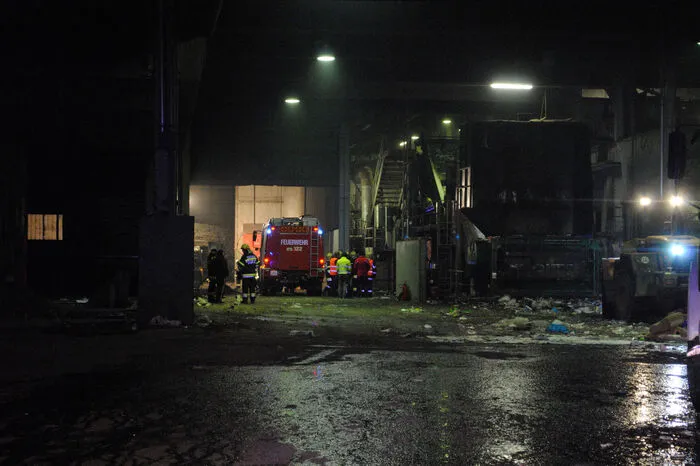 Um 19:45 Uhr war der Brand gelöscht und die Feuerwehr konnte wieder ins Rüsthaus einrücken.