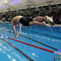 Top-Schwimmer Martin Spitzer bei der Eröffnung der Auster im Jahr 2011