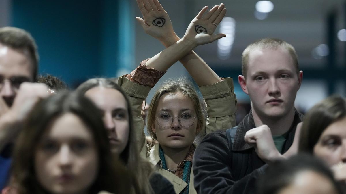 Aktivisten protestieren beim Gipfel