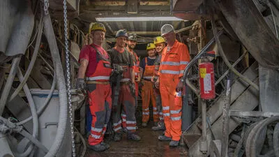 Manfred Köpf (rechts) und die Tunnelarbeiter in der Koralm