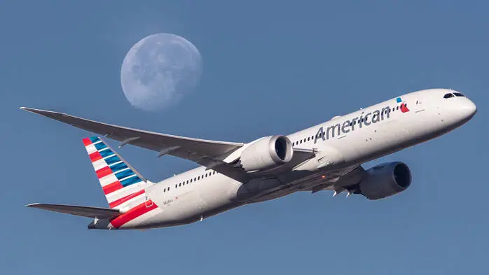 Die Boeing 787-9 Dreamliner der Fluglinie American Airlines war auf dem Weg von Rom nach Philadelphia, als es zum Zwischenfall kam