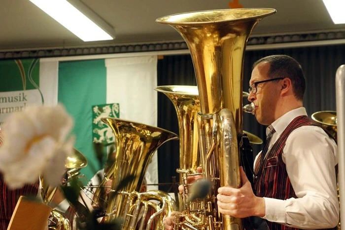 ...African Symphony, I will Follow him oder La Paloma. 