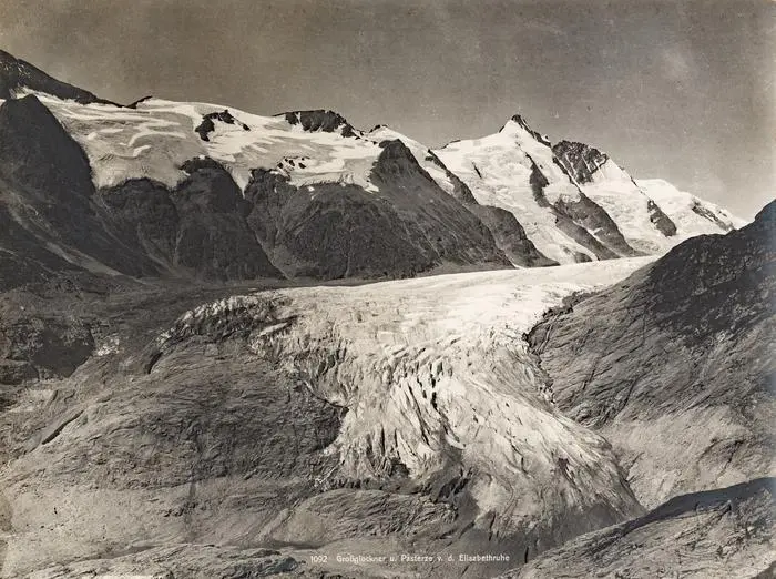 Im Frühsommer 1526 überquert Michael Gaismair mit circa 2.000 Bauern, Knappen und Landsknechten den Alpenhauptkamm, aus dem Salzburgischen kommen sie über das Hochtor und an der Pasterze vorbei ins Kärntner Mölltal und dann weiter nach Lienz – Großglockner mit Pasterze von der Elisabethruhe aus fotografiert, um 1910