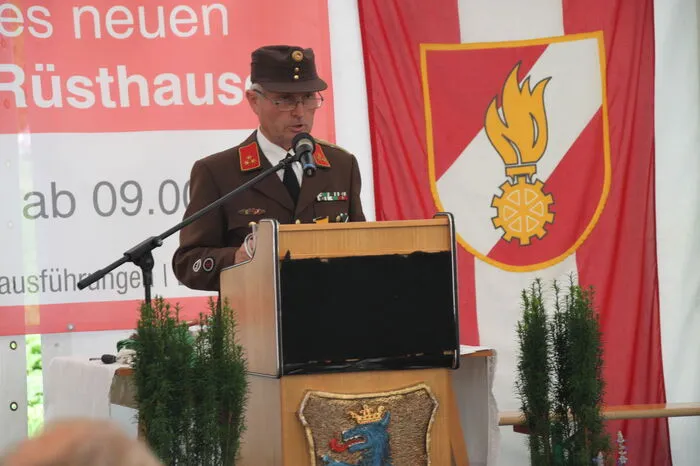 Gnaser Feuerwehrkommandant Gottfried Konrad eröffnete das Fest und bedankte sich bei den unzähligen Beteiligten für ihren Einsatz im vergangenen Jahr. 
