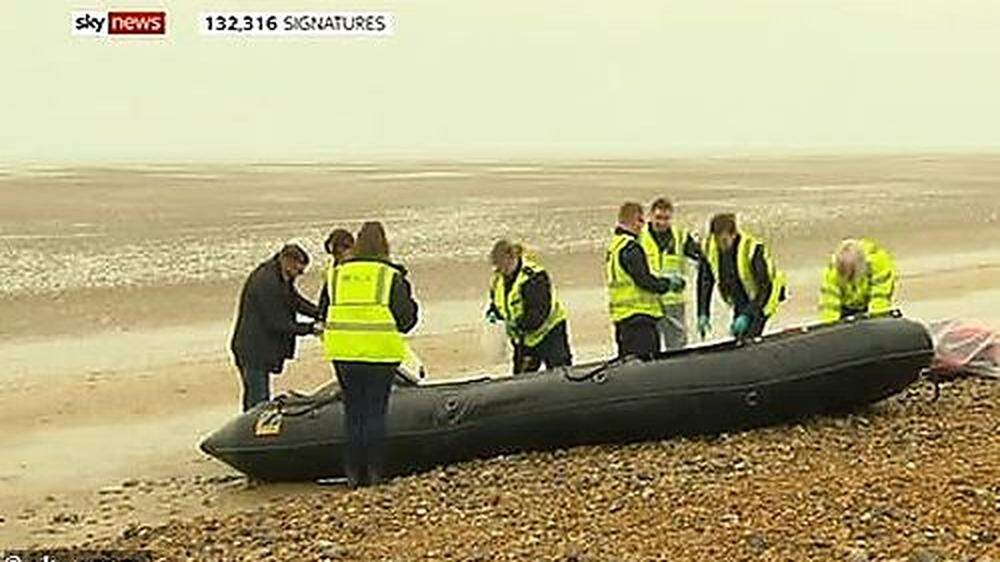 Mit diesem Schlauchboot soll der Wissenschaftler nach Kent gebracht worden sein, berichtete Sky News