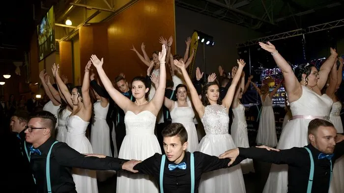 Die Maturanten und Maturantinnen der HLW Hartberg und des Aufbaulehrgangs feierten...