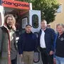 Nick Acorne und Valerio Zanini von „Ninjaguru“ mit Vizebürgermeister Josef Gerstmann und Günter Berghold
