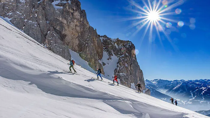 Skitourengeher werden im Rahmen des Projekts "Crossrisk" geschult