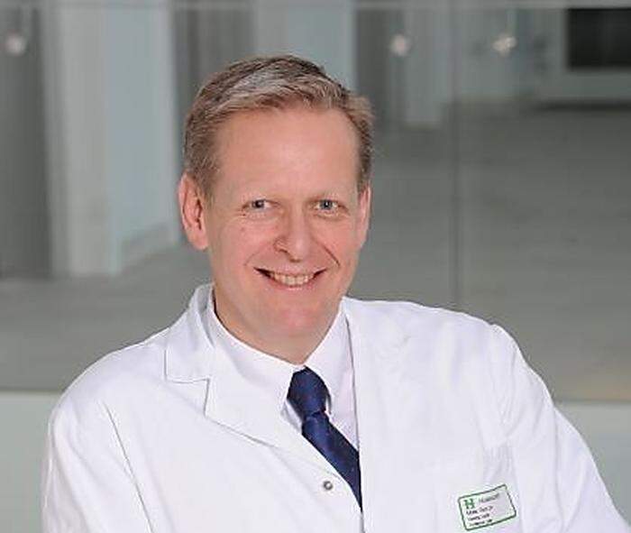 Georg Lajtai ist ärztlicher Leiter der Humanomed-Privatklinik Maria Hilf in Klagenfurt. Er ist Facharzt für Unfallchirurgie und Schulter-Spezialist.