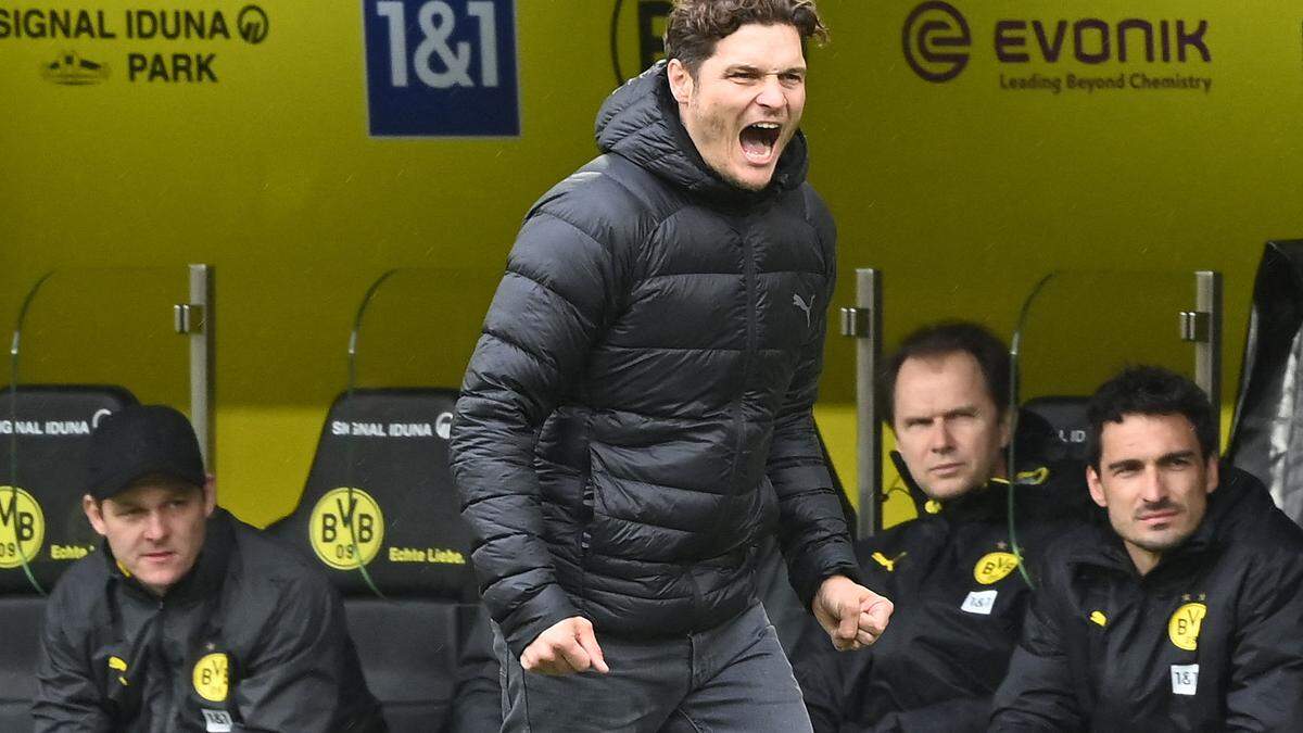 Edin Terzic nimmt wieder auf der Dortmunder Trainerbank Platz