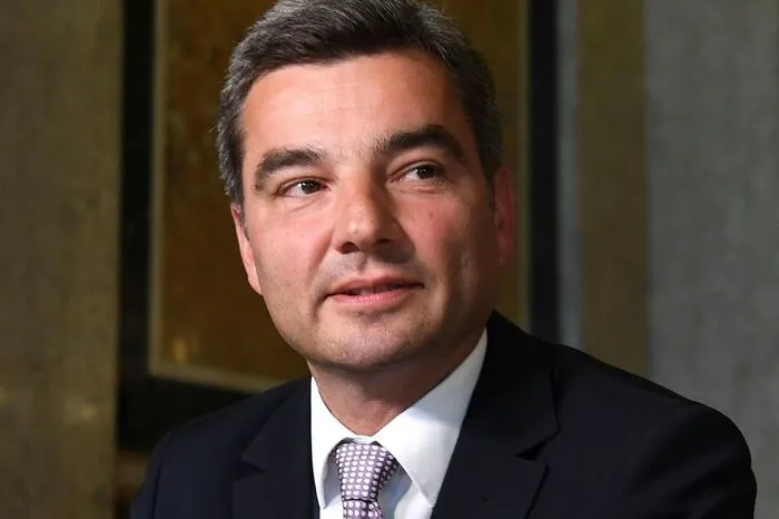 "Sie haben um knappe Antworten gebeten. Sie wissen auf jeden Fall zu wenig." - Ibiza-Fragen im TV-Interview erwecken das Alphamännchen in Innenminister Wolfgang Peschorn. "Er gefährdet die Ermittlungen (...) und wahrscheinlich das Leben dieser Menschen." - Peschorn über die Befangenheitsvorwürfe von Peter Pilz an die Soko Ibiza.